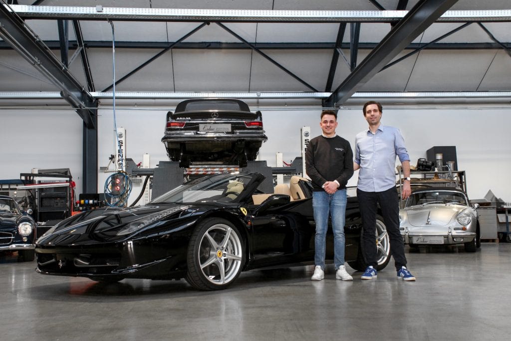 Matthias und Lukas in der Esdar-Werkstatt